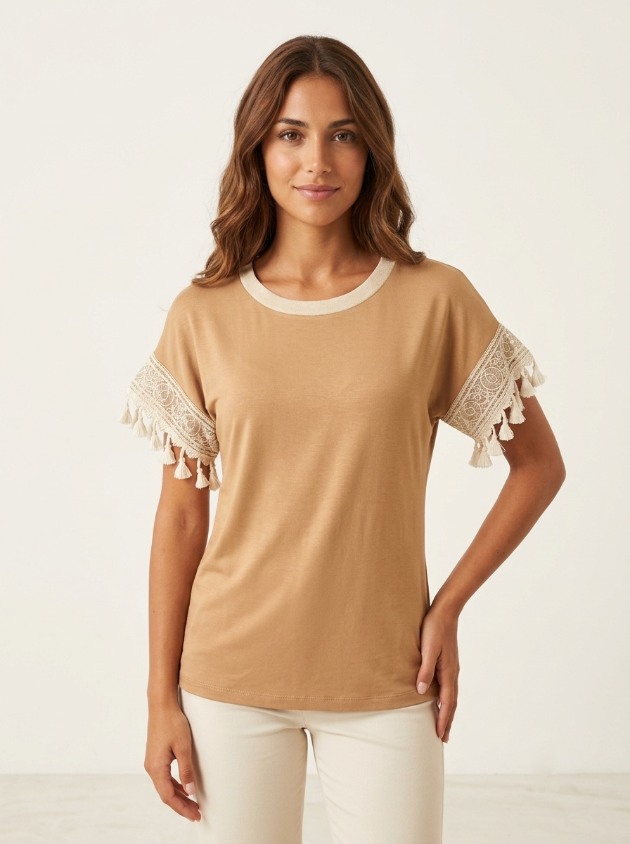 T-Shirt Take Two con Ricami e Pompon
