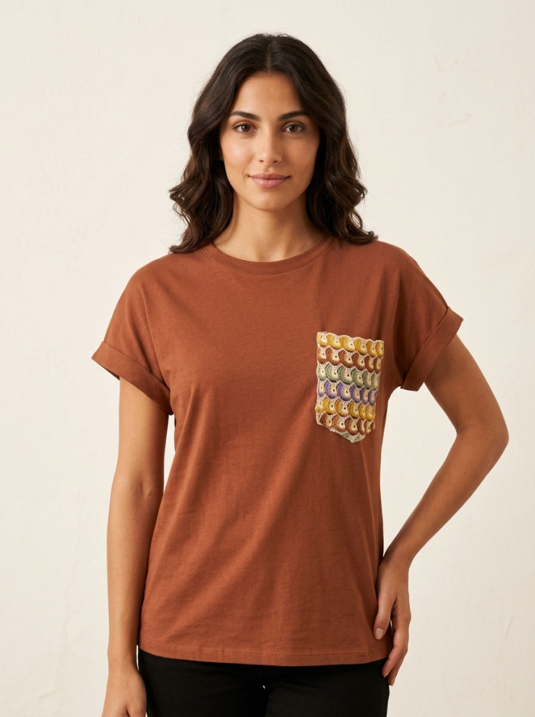 T-Shirt Take Two con Taschino Crochet Multicolor